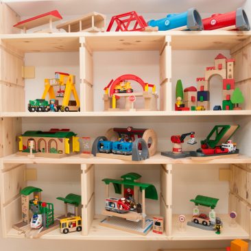 木のレールセット（BRIO、スウェーデン）